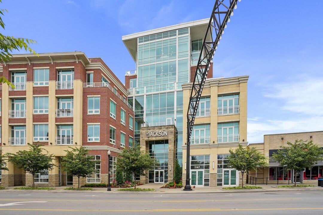 1145 N High St in Columbus, OH - Building Photo