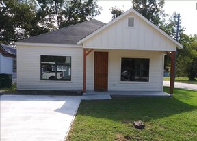 324 Cummings St in Gainesville, TX - Building Photo