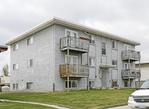 43 Huntley Close NE in Calgary, AB - Building Photo - Primary Photo