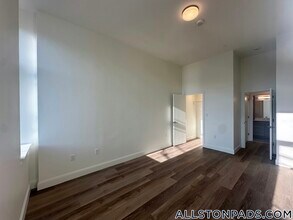 1079 Commonwealth Ave in Boston, MA - Building Photo - Building Photo