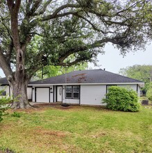 2058 Owens Ave in Groves, TX - Building Photo - Building Photo