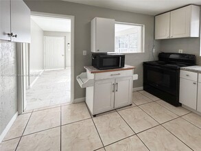 1941 NW 58th St in Miami, FL - Building Photo - Building Photo