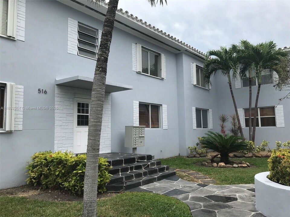 516 SW 10th St in Miami, FL - Building Photo