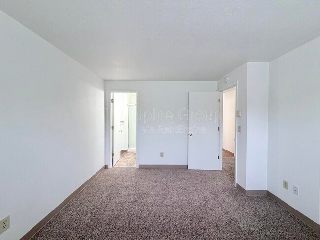 8991 SW Herb Way in Portland, OR - Building Photo - Building Photo