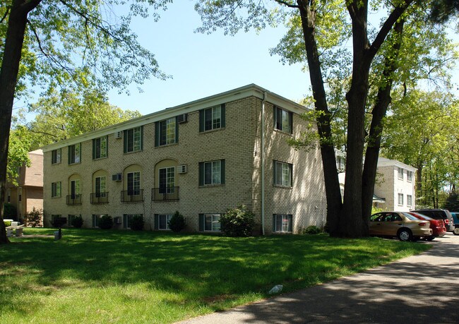 Secor Chateau A 55 & Over Community in Toledo, OH - Building Photo - Building Photo