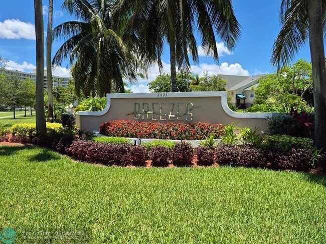 2823 N Course Dr