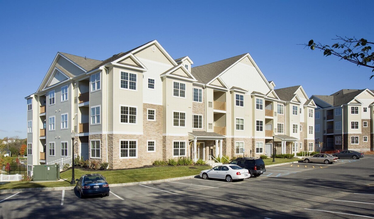 847 Tower Ridge Cir in Middletown, NY - Building Photo