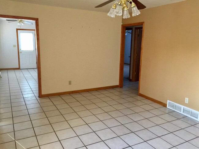 301 Terrace Way in Plano, IL - Building Photo - Building Photo