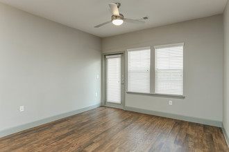 Bella Vista Apartments in Houston, TX - Building Photo - Interior Photo