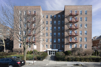 2265 Ocean Pky in Brooklyn, NY - Building Photo - Building Photo