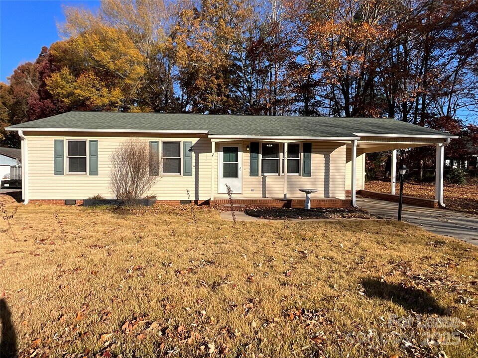 215 Liberty St in Rockwell, NC - Building Photo