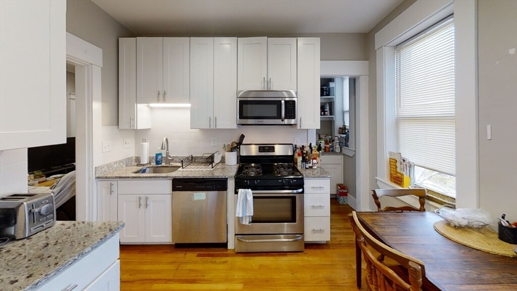 9 Greenway Ct in Brookline, MA - Building Photo