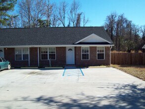 984 Live Oak Dr in Hinesville, GA - Building Photo - Building Photo
