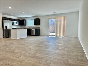 6017 Swift Lariat St in Las Vegas, NV - Building Photo - Building Photo