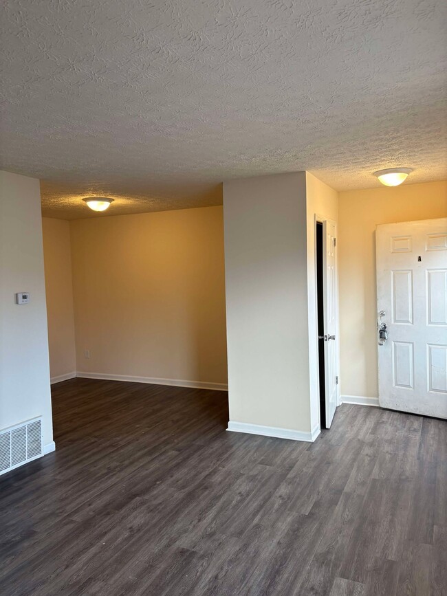 1301 Kenilwood Way in Bowling Green, KY - Building Photo - Building Photo