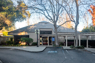 Los Gatos Commons in Los Gatos, CA - Foto de edificio - Building Photo