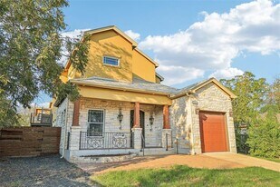1904 E 13th St in Austin, TX - Building Photo