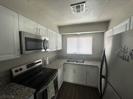 223 N 14th St in Las Vegas, NV - Building Photo