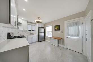 52 Hovey St in Quincy, MA - Building Photo - Building Photo