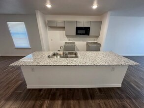 3504 S County Road 1307 1/2 in Odessa, TX - Foto de edificio - Building Photo