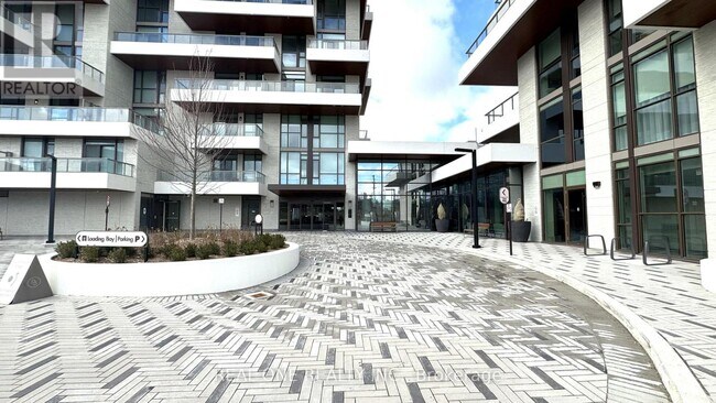 397 Royal Orchard Blvd in Markham, ON - Building Photo - Building Photo