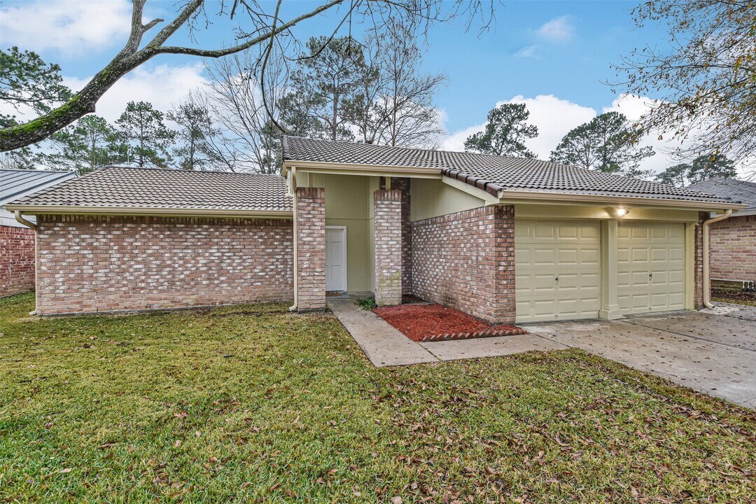 5518 Ashgate Dr in Spring, TX - Building Photo