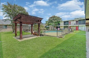 1200 Carolyn Ct in Humble, TX - Building Photo