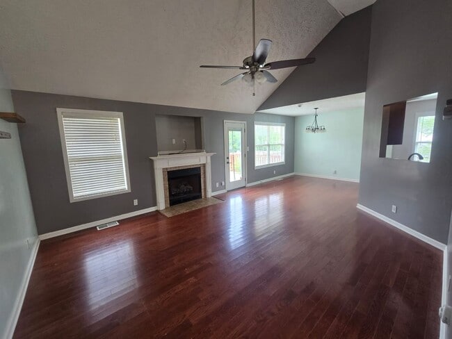 1377 Mutual Dr in Clarksville, TN - Building Photo - Building Photo