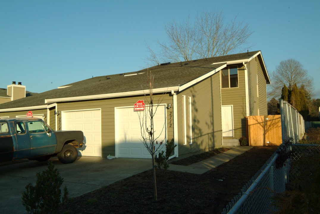 2712 I St NE in Auburn, WA - Building Photo