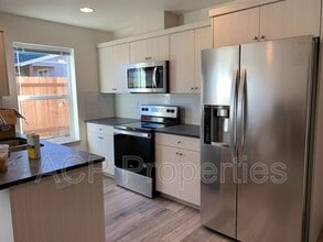 2010 Aaron Dr in Lynden, WA - Building Photo - Building Photo