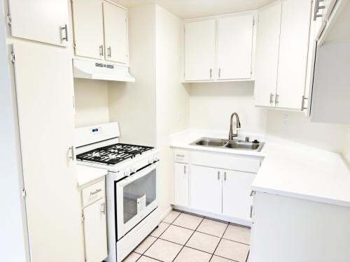 14805 Magnolia Blvd-Unit -205 in Los Angeles, CA - Building Photo - Building Photo