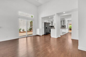 25961 Galway Dr in Lake Forest, CA - Foto de edificio - Building Photo