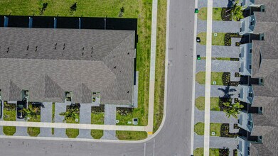 503 Rivergrass St in Port St. Lucie, FL - Foto de edificio - Building Photo