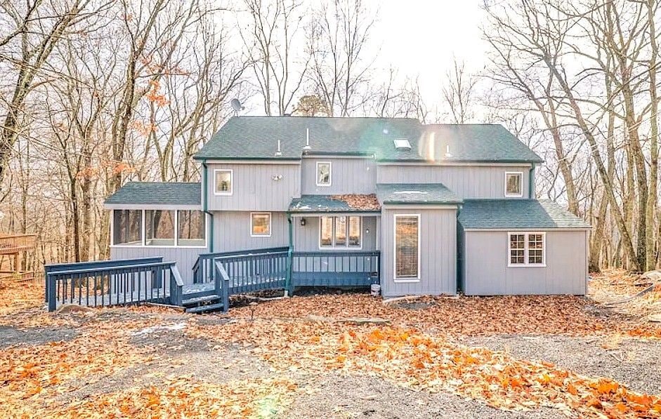 123 Banbury Dr in Bushkill, PA - Building Photo