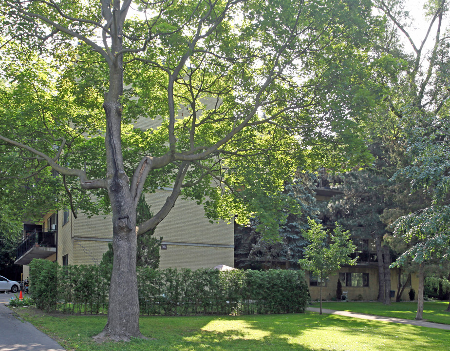 Beach Park Suites in Toronto, ON - Building Photo