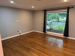 10710 Chimney Rock Rd in Houston, TX - Building Photo - Building Photo