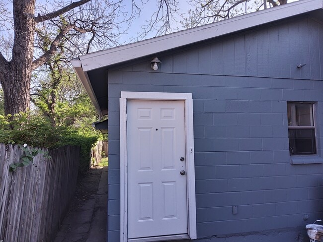 1118 Santa Anna, Unit Unit#2