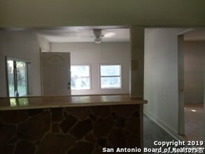 322 Regina St in San Antonio, TX - Building Photo - Building Photo