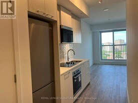 10 Oak St in Toronto, ON - Building Photo
