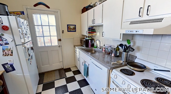 3 Calvin St, Unit 2 in Somerville, MA - Building Photo - Building Photo