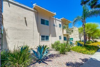 6735 Brynhurst Ave in Los Angeles, CA - Foto de edificio - Building Photo