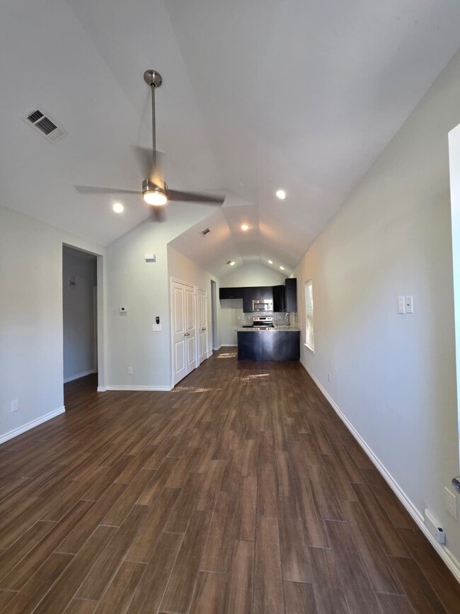 16338 Eastchase St in Montgomery, TX - Building Photo - Building Photo