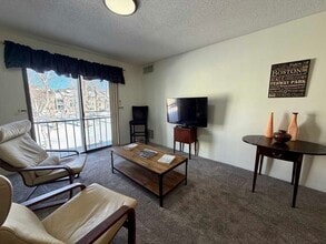 15 Village Way, Unit 8 in Natick, MA - Building Photo - Building Photo