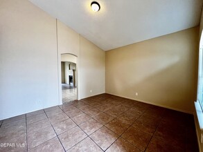 1445 Paseo De Flor St in El Paso, TX - Building Photo - Building Photo