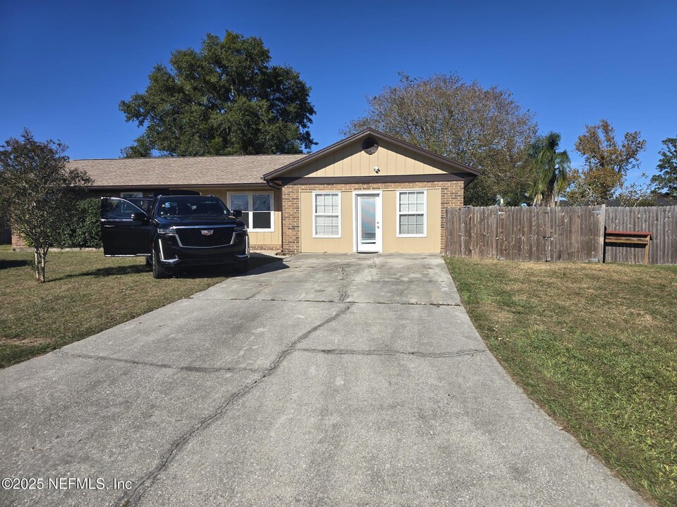 2408 Haddington Ct in Orange Park, FL - Building Photo