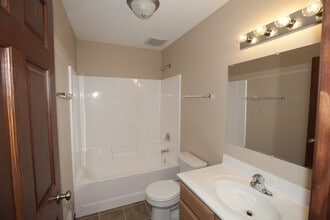 1105 S Dewey St in Eau Claire, WI - Building Photo - Building Photo