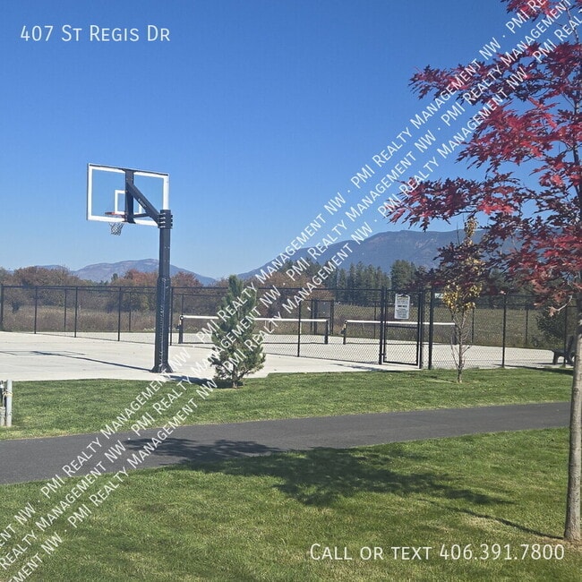 407 St Regis Dr in Kalispell, MT - Foto de edificio - Building Photo