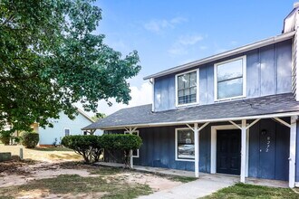 8272 Canyon Forge Dr in Riverdale, GA - Building Photo - Building Photo