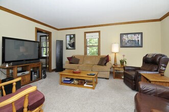 7825 W Puetz Rd in Franklin, WI - Building Photo - Building Photo