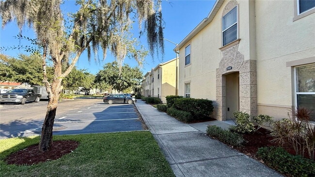 2710 Club Cortile Cir in Kissimmee, FL - Foto de edificio - Building Photo